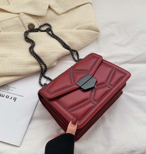 Harmony | Damska torebka crossbody z ćwiekami i łańcuszkiem, modna stylowa