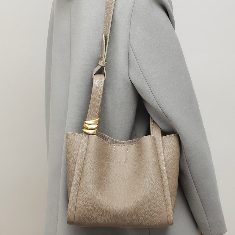 Laura | Skórzana damska torebka mini typu bucket crossbody