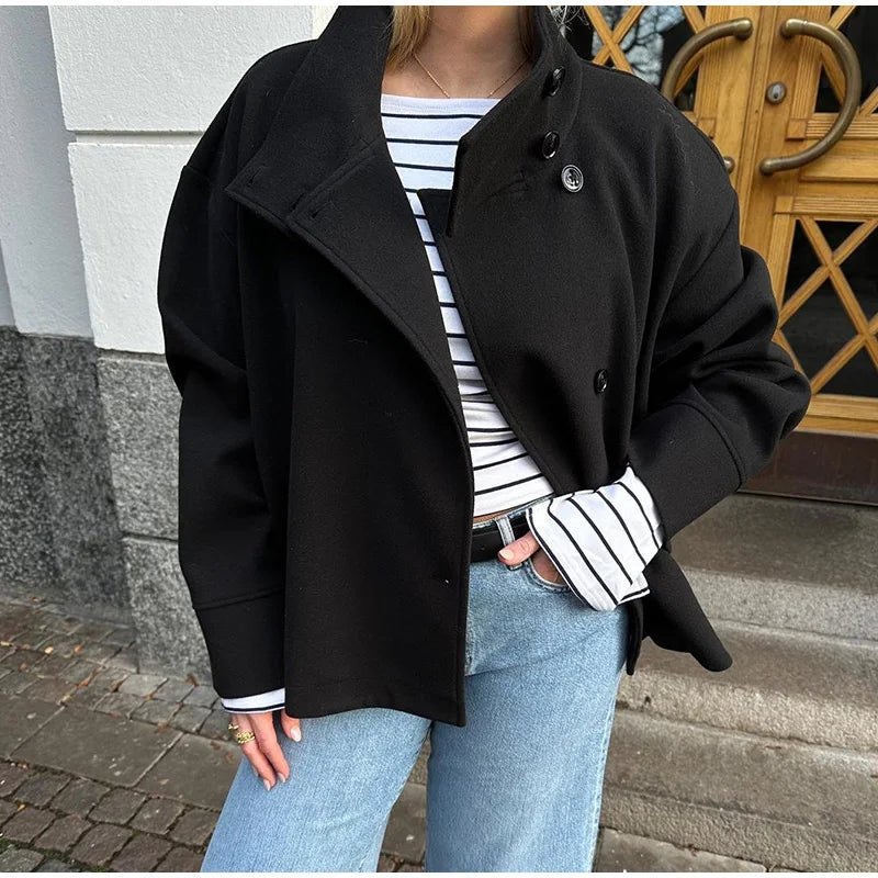 Maja | Oversize’owy damski płaszcz z wysokim kołnierzem