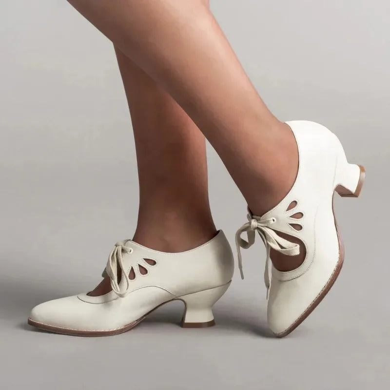 Bogna - Klasyczne buty retro na niskim obcasie z wiązaniem