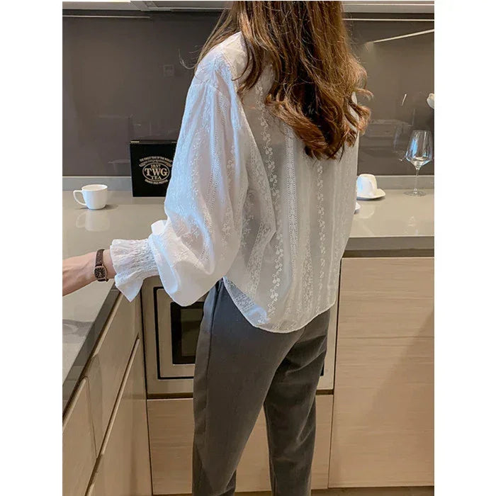 Esme - Elegancka bluzka damska z koronką
