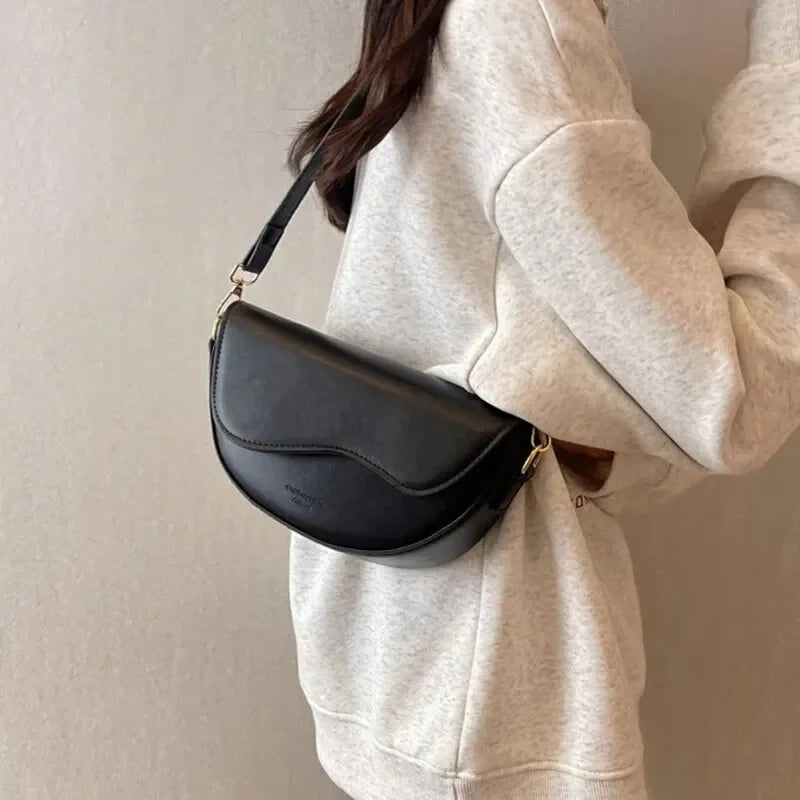 Ellie - Mała torba crossbody z szerokim paskiem