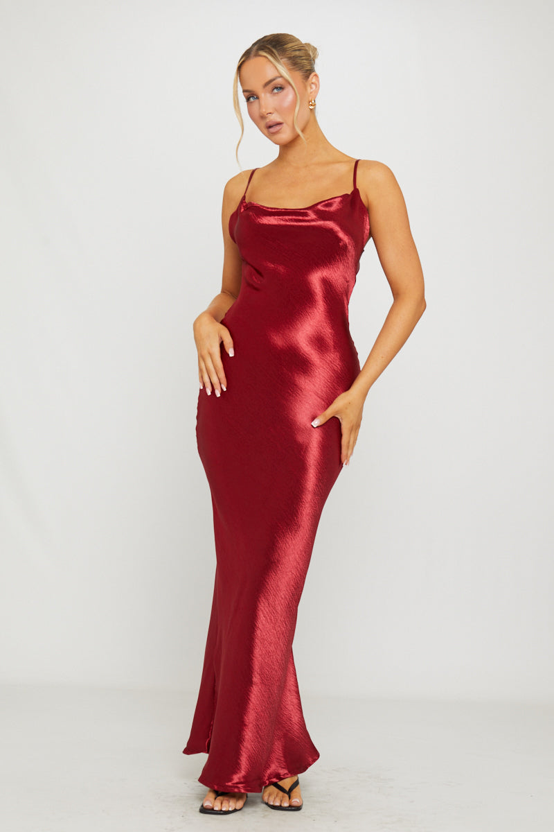 Aurora | Burgundowa satynowa sukienka maxi