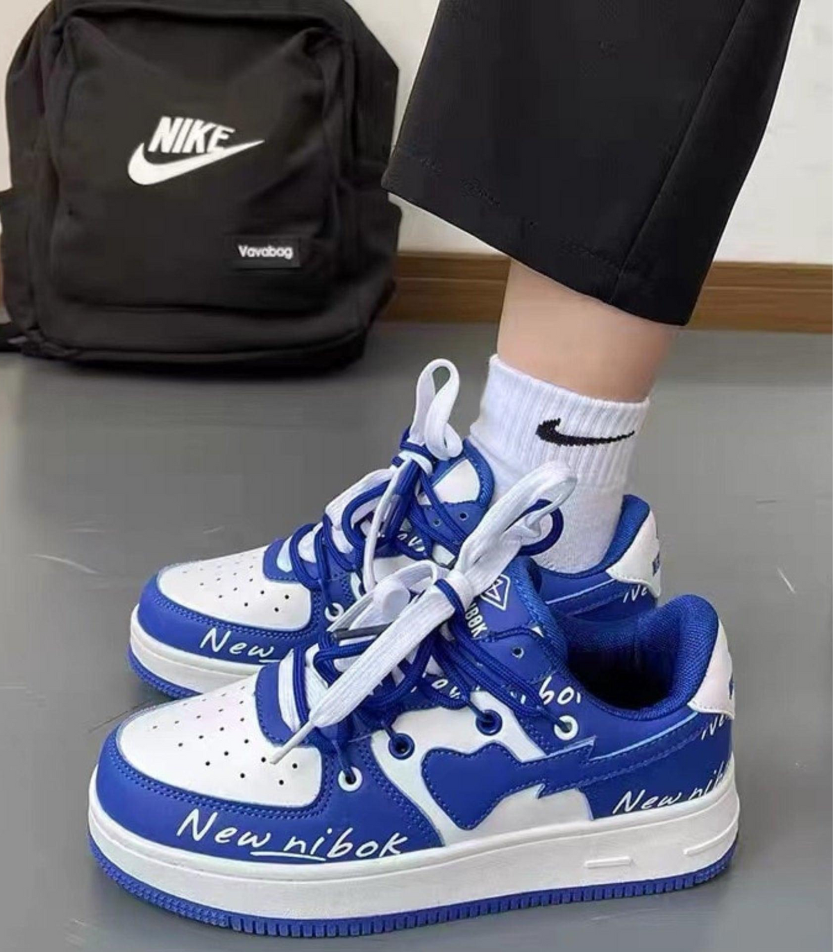 Mabel | damskie sneakersy niskie z kontrastowymi detalami i sznurowaniem