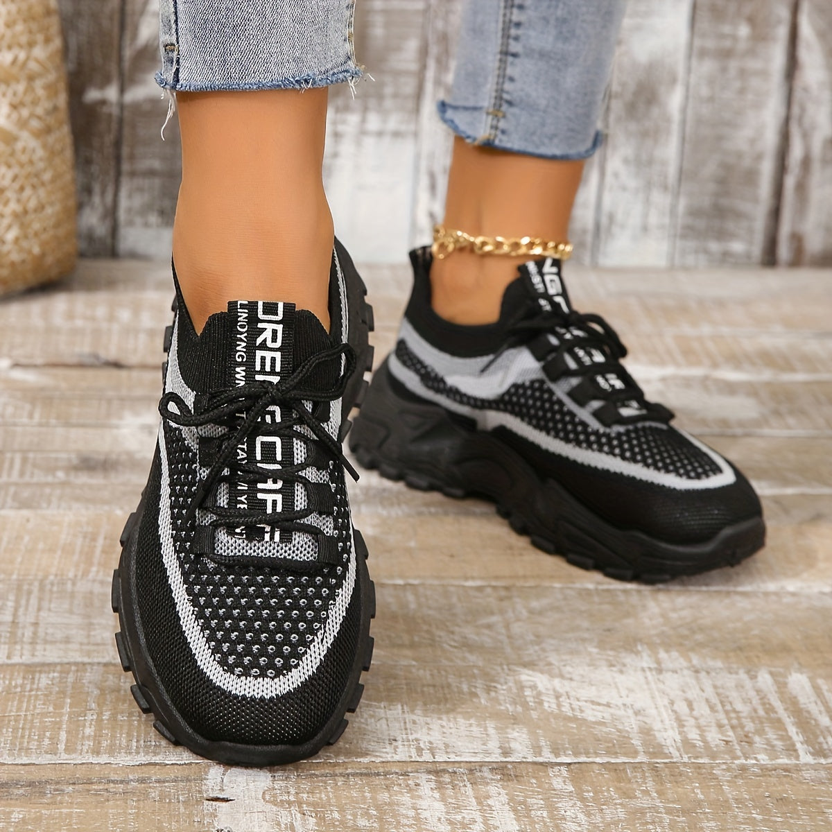 Hodierna – nowoczesne damskie oddychające sneakersy z siateczki – czarne