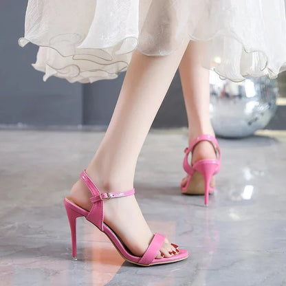 Edwina - Hooggehakte sandalen met enkelbandje en open teen