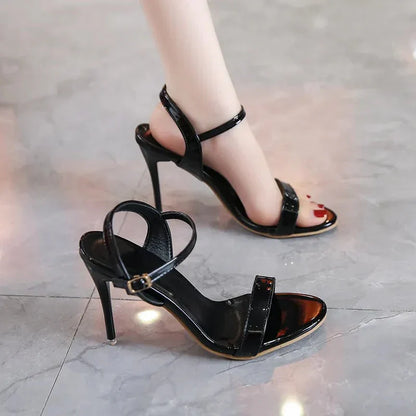 Edwina - Hooggehakte sandalen met enkelbandje en open teen