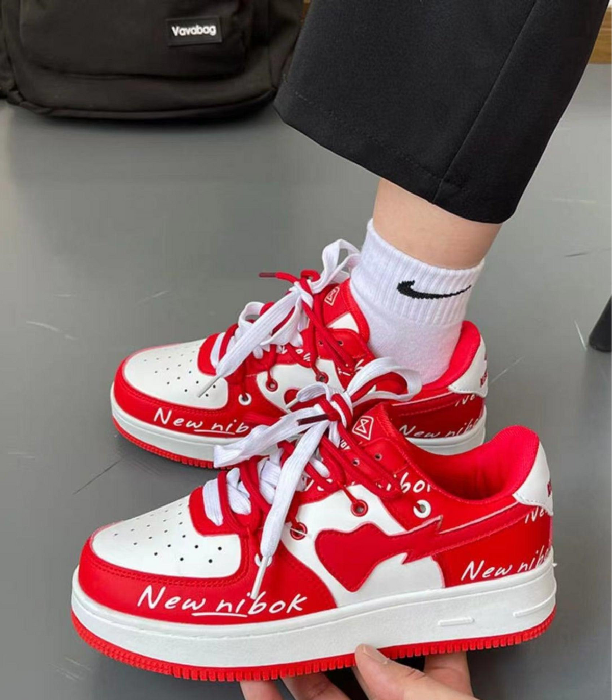 Mabel | damskie sneakersy niskie z kontrastowymi detalami i sznurowaniem