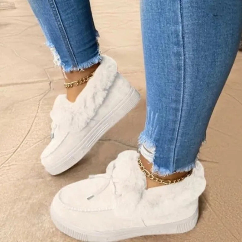 Natalia - buty z okrągłym noskiem, ozdobną frędzelką i wsuwanym fasonem