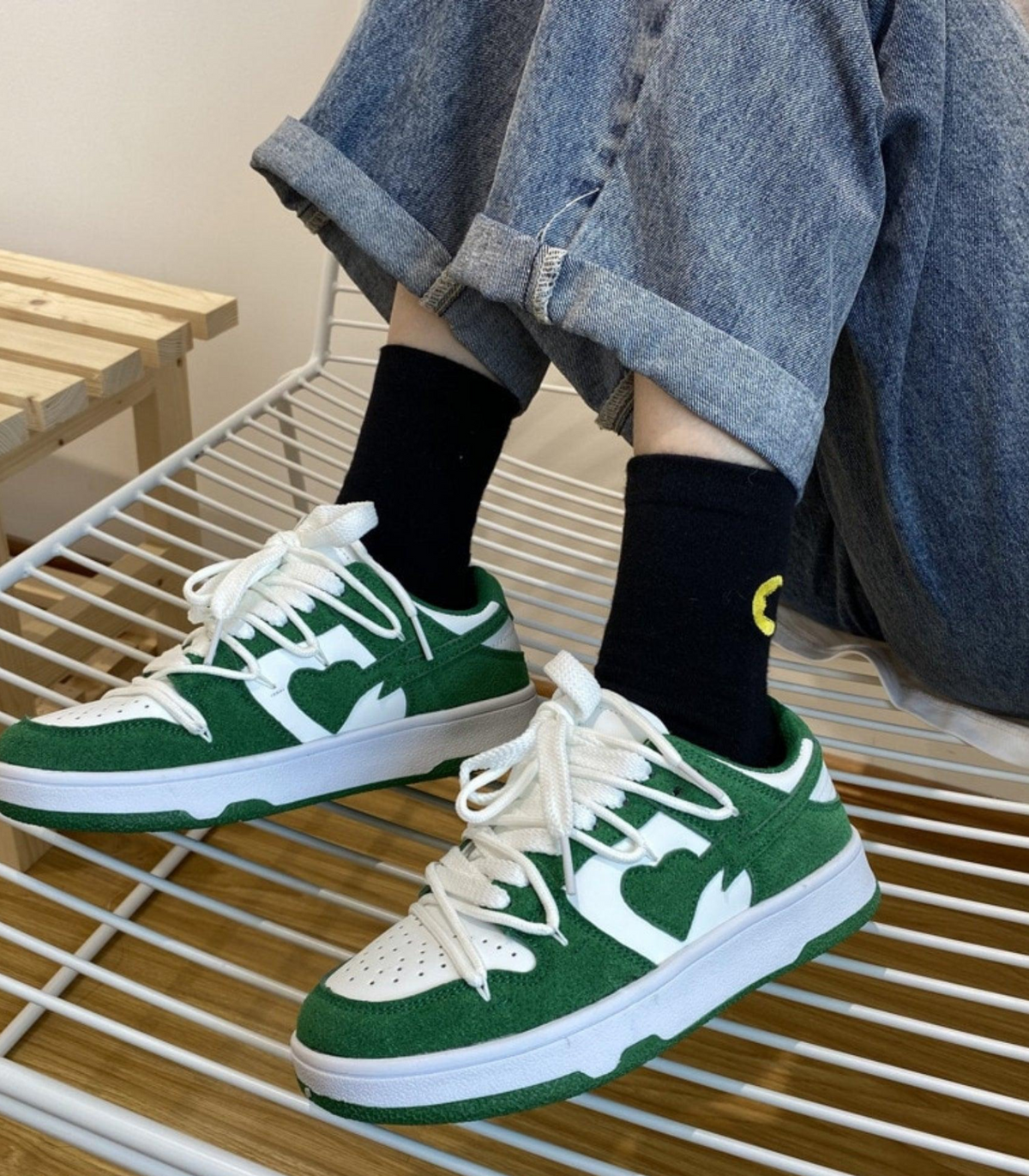 Mabel | damskie sneakersy niskie z kontrastowymi detalami i sznurowaniem