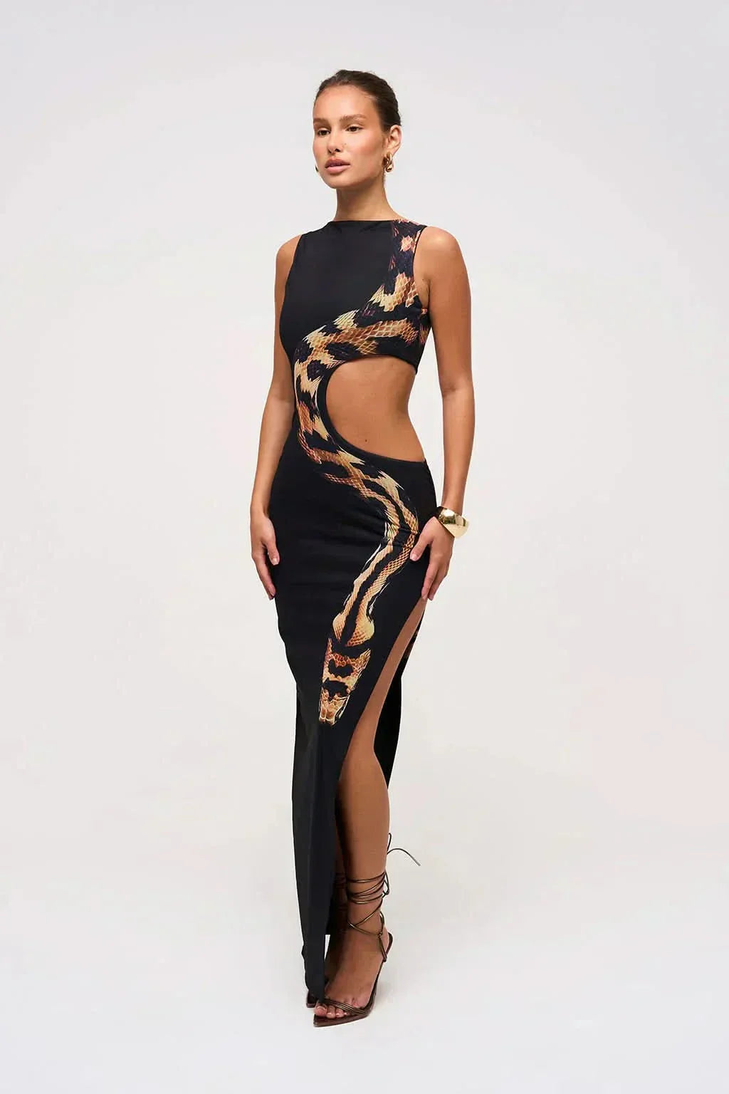Addie | sukienka maxi damska koktajlowa w wężowy print z wycięciami