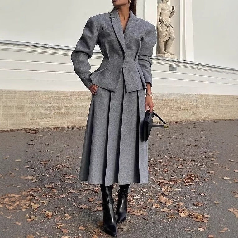 Marina - Modny, elegancki zestaw damski z plisowaną spódnicą i marynarką