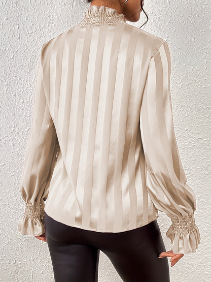 Leslie - Damowa satynowa bluzka z długimi rękawami i stylowymi plisami