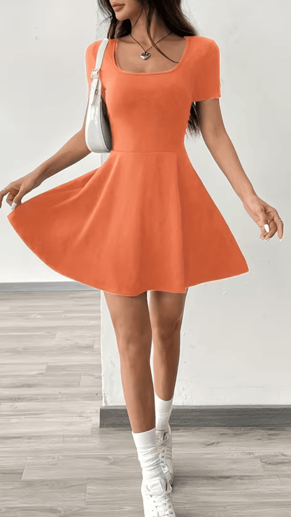 Brianna | Damska sukienka mini rozkloszowana dopasowana