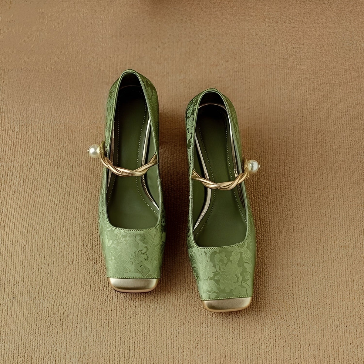 Ramona - Eleganckie stylowe damskie buty na obcasie słupkowym z tłoczeniem