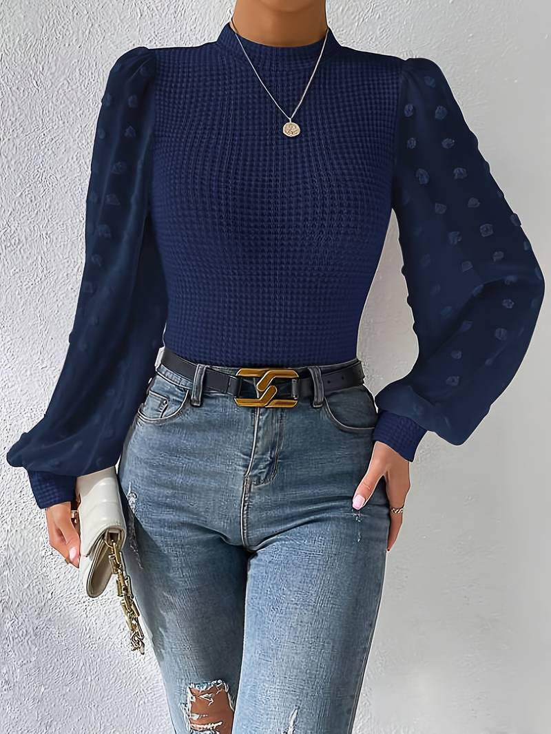 Paula – damski sweter z falbanami i rękawami z bufkami w groszki