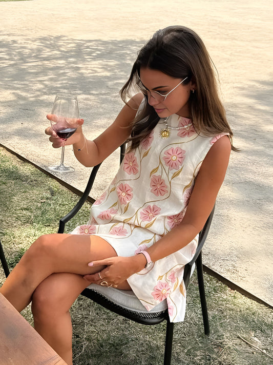 Julia | Sukienka krótka bez rękawów w romantyczny print, lekki fason