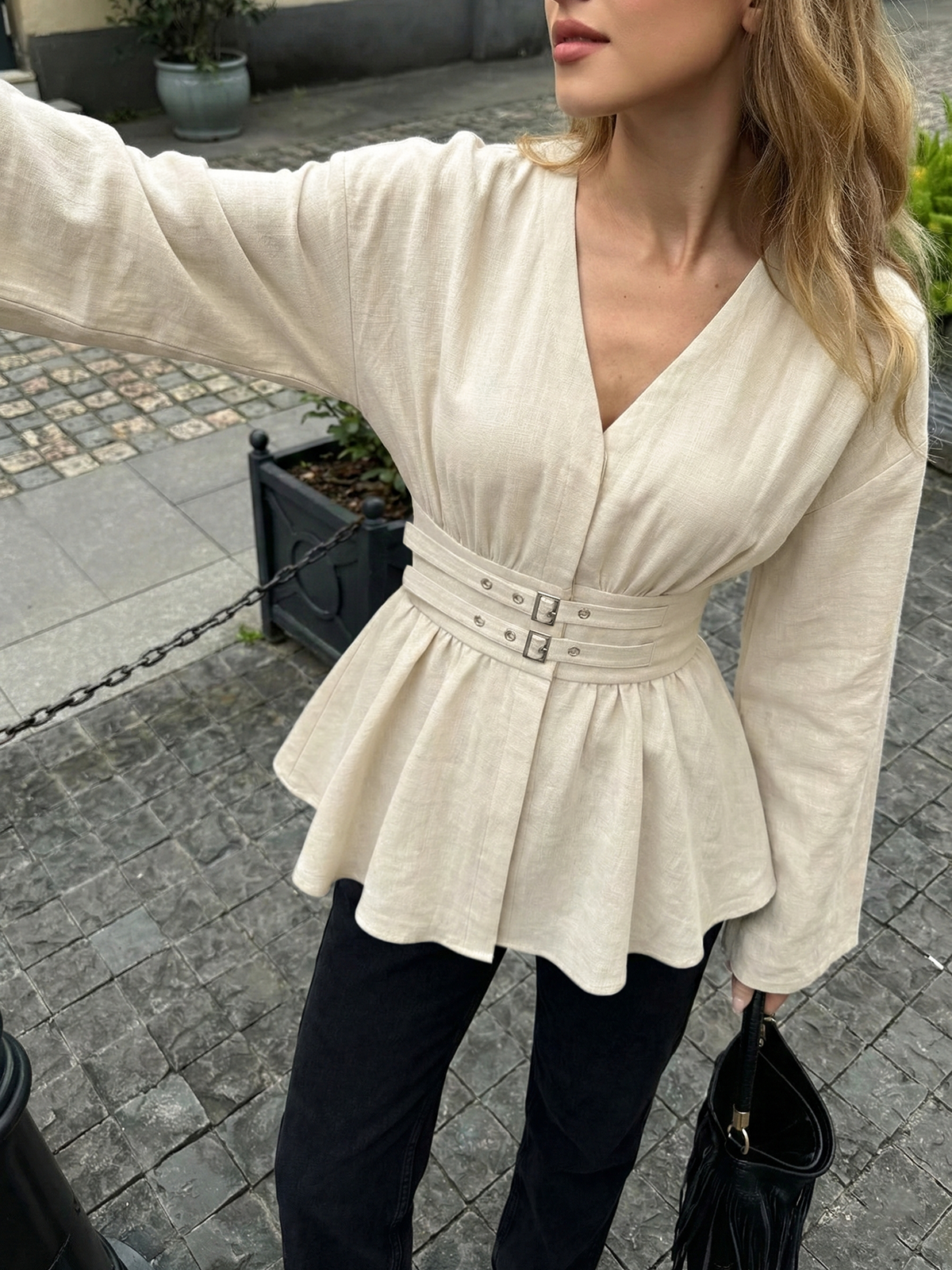 Karlene | Bluzka peplum z domieszką bawełny z podwójną klamrą