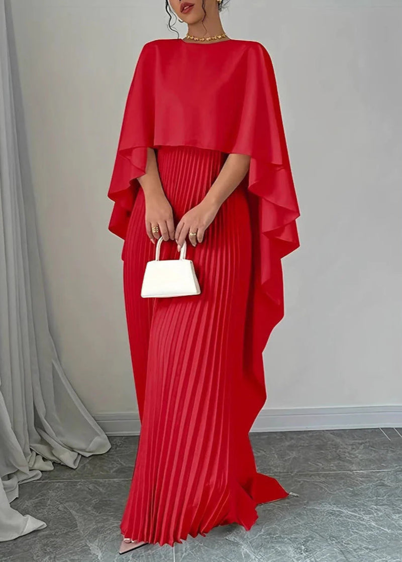 Anna | Elegancka plisowana sukienka maxi z peleryną i drapowanym krojem