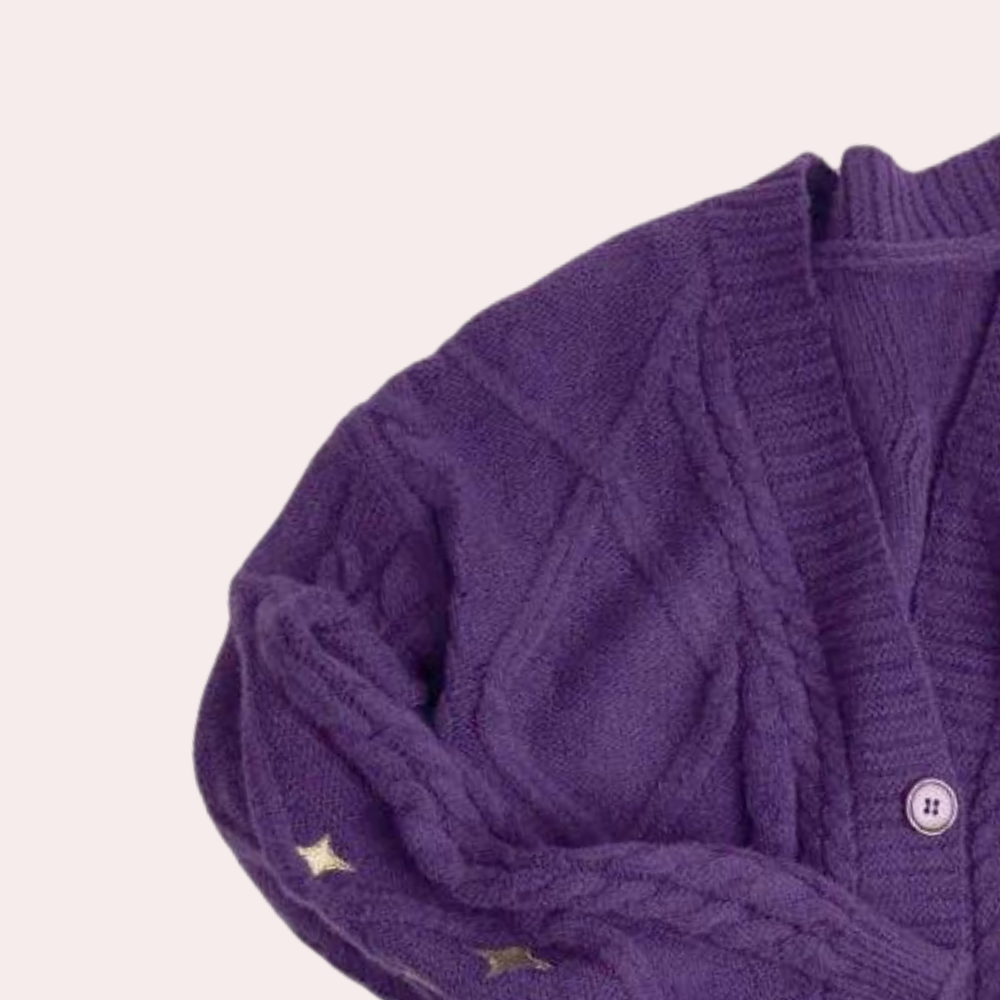 Jagoda - Dzianinowy sweter damski z truskawkowymi detalami