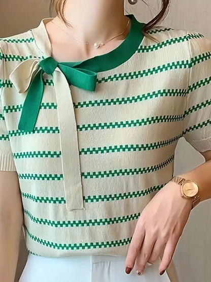 Charlyne | Damska bluzka z kołnierzykiem typu polo i wiązaniem przy dekolcie