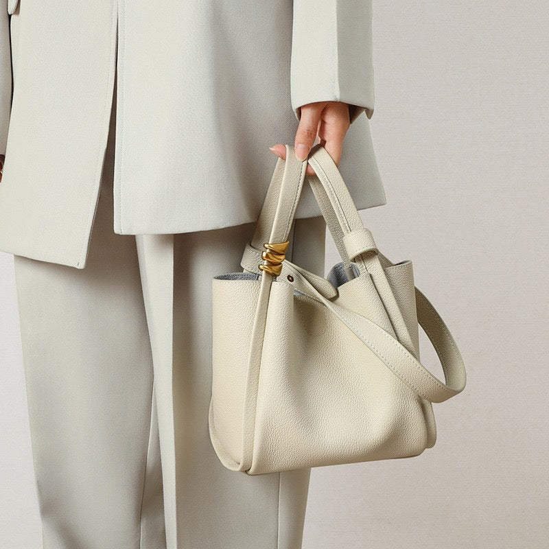 Laura | Skórzana damska torebka mini typu bucket crossbody