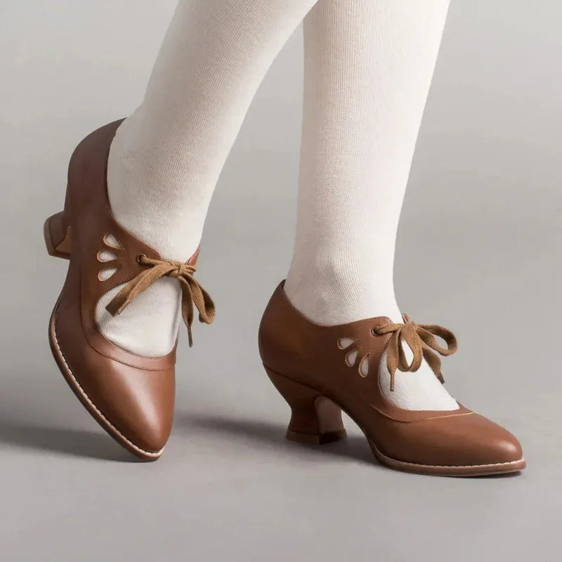 Bogna - Klasyczne buty retro na niskim obcasie z wiązaniem