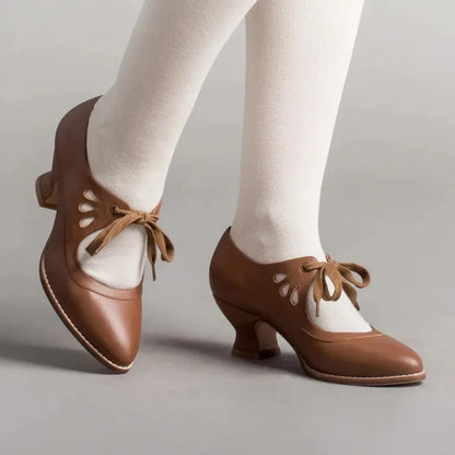 Bogna - Klasyczne buty retro na niskim obcasie z wiązaniem