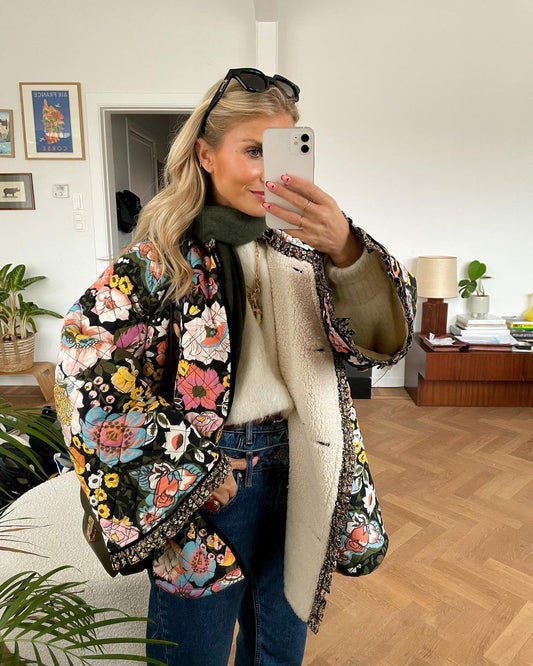 Agnes - Damska kurtka pikowana oversize z kwiatowym wzorem