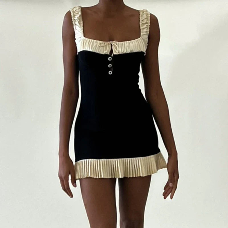 Zerelle - Elegancka Sukienka Mini z Plisowanymi Detalami