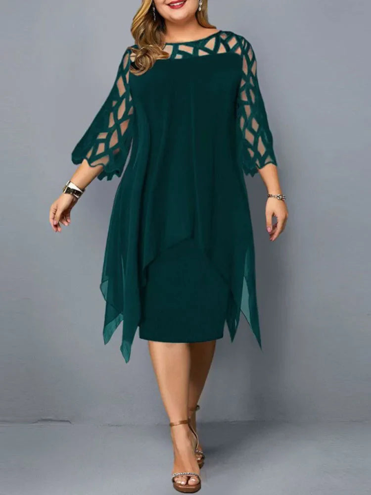 Hattie - Elegancka sukienka plus size z szyfonową warstwą i ażurowymi rękawami