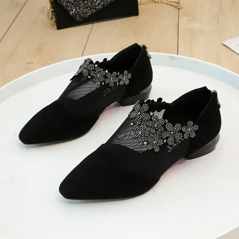 Vionette - Eleganckie damskie półbuty z koronkowym zdobieniem