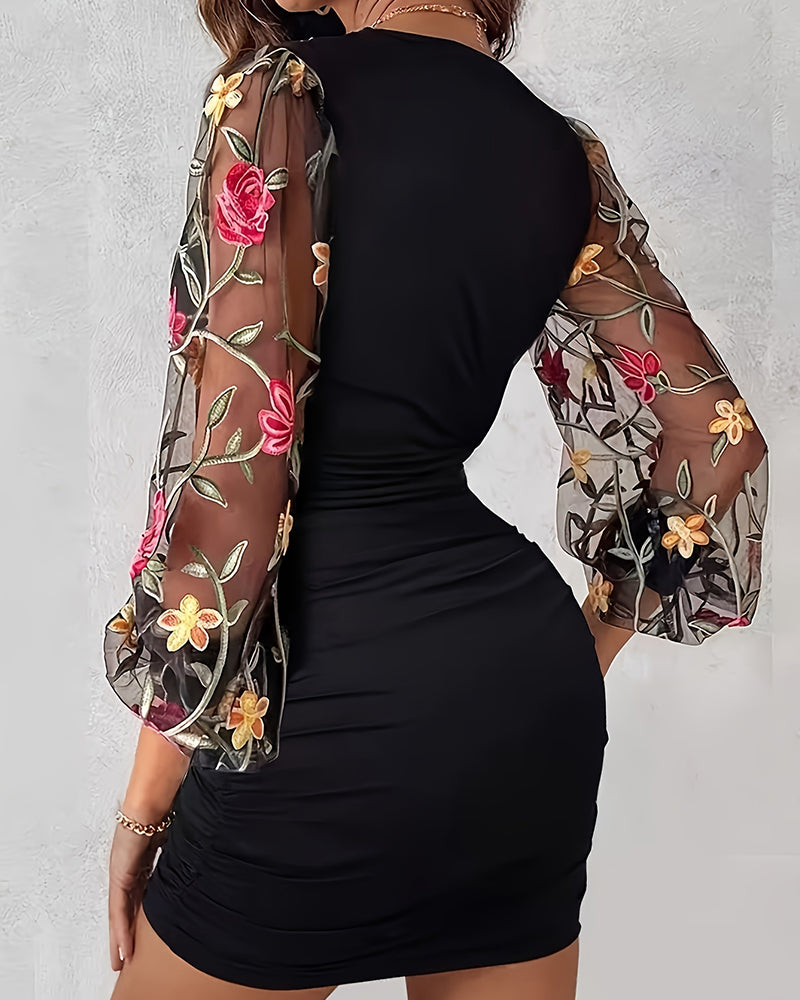 Zoe | Zachwycająca damska sukienka mini bodycon z haftem