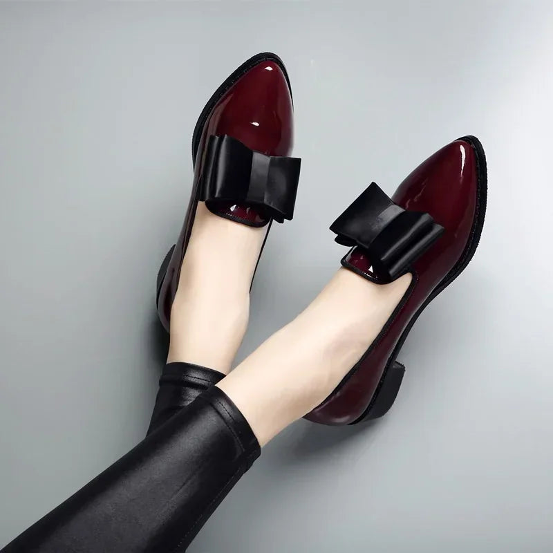 Ottilie - Eleganckie Damskie Lakierowane Mokasyny z Wstążką
