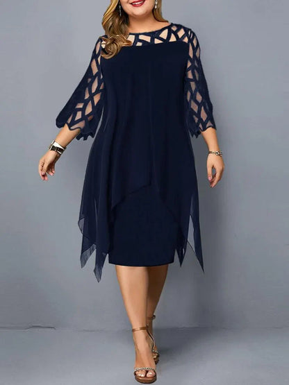 Hattie - Elegancka sukienka plus size z szyfonową warstwą i ażurowymi rękawami