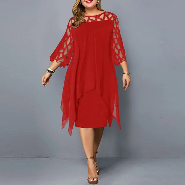 Hattie - Elegancka sukienka plus size z szyfonową warstwą i ażurowymi rękawami