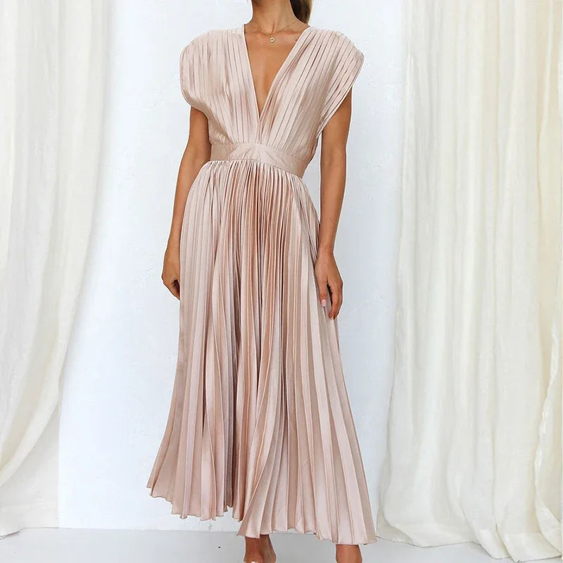 Liora - Elegancka plisowana sukienka maxi z głębokim dekoltem