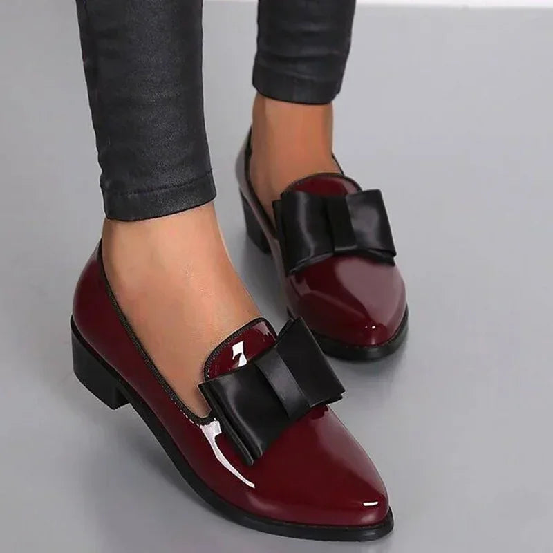 Ottilie - Eleganckie Damskie Lakierowane Mokasyny z Wstążką