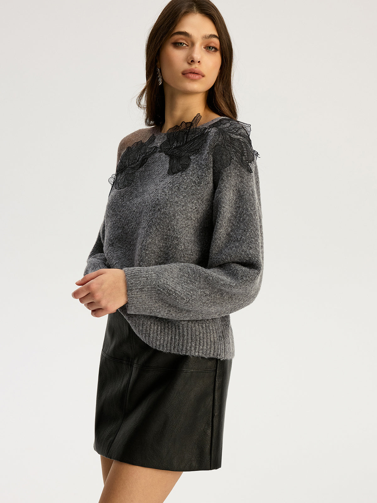 Reba | Sweter damski z koronkową aplikacją na ramionach, stylowy dzianinowy