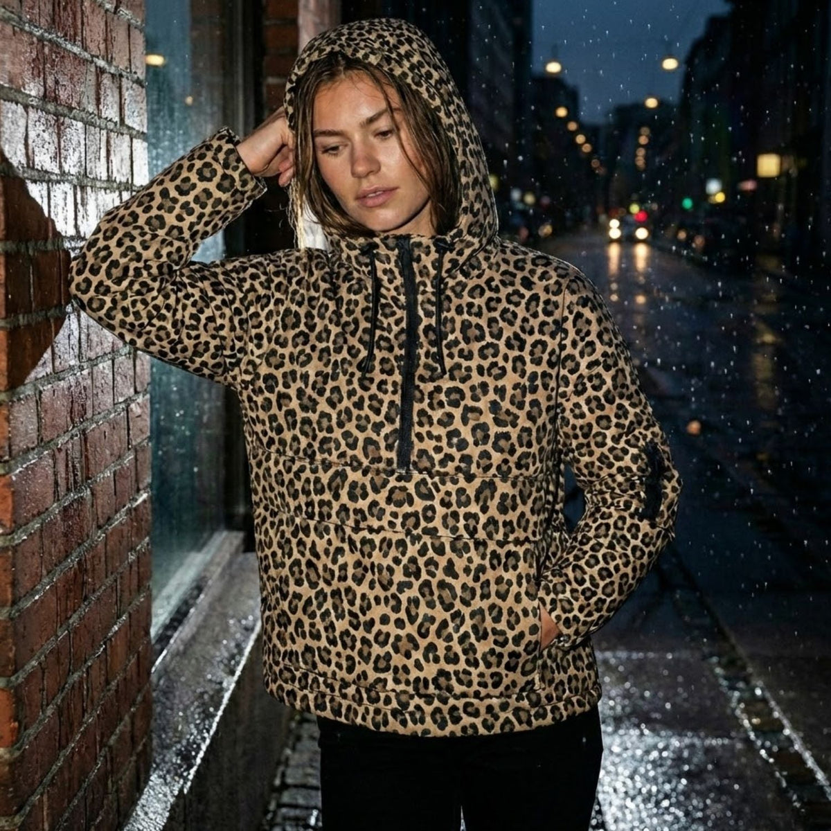 Medea | Damski oversize anorak z półzamkiem i przednią kieszenią typu kangurka