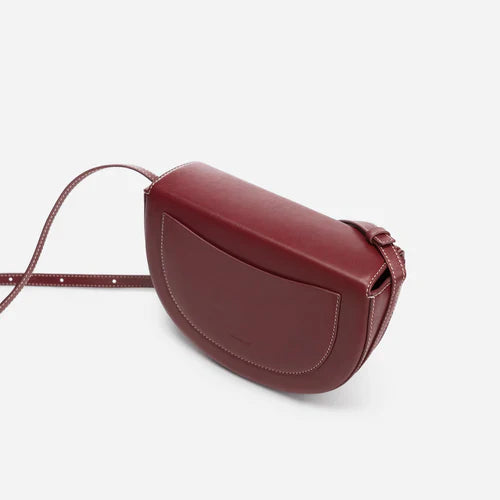Antonia | Elegancka torebka damska na ramię, miękka struktura, regulowany pasek, klasyczny fason saddle