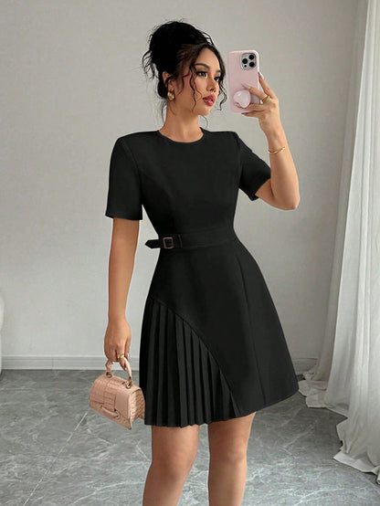 Penelope | Sukienka mini damska z krótkim rękawem i paskiem w eleganckim stylu