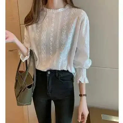 Esme - Elegancka bluzka damska z koronką
