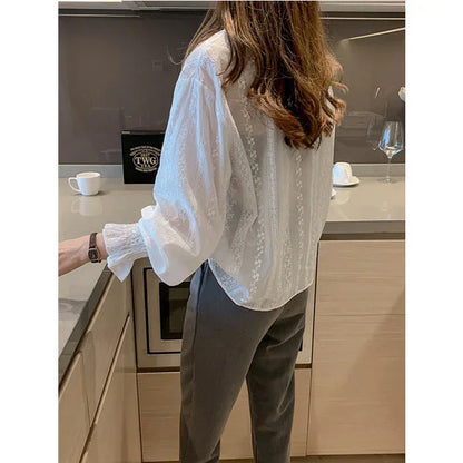 Esme - Elegancka bluzka damska z koronką