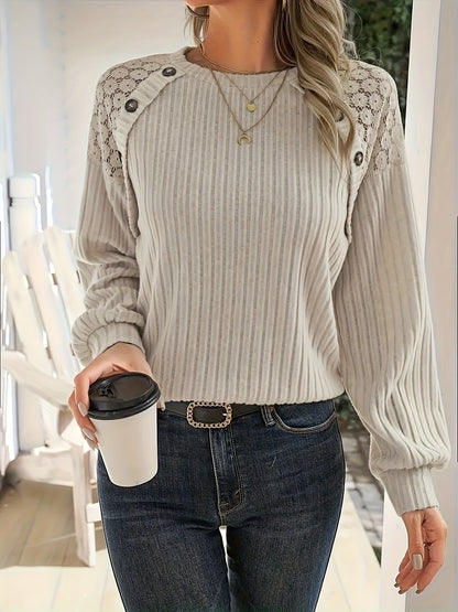 Noel – damski sweter z dzianiny z koronką i bufiastymi rękawami – jesień