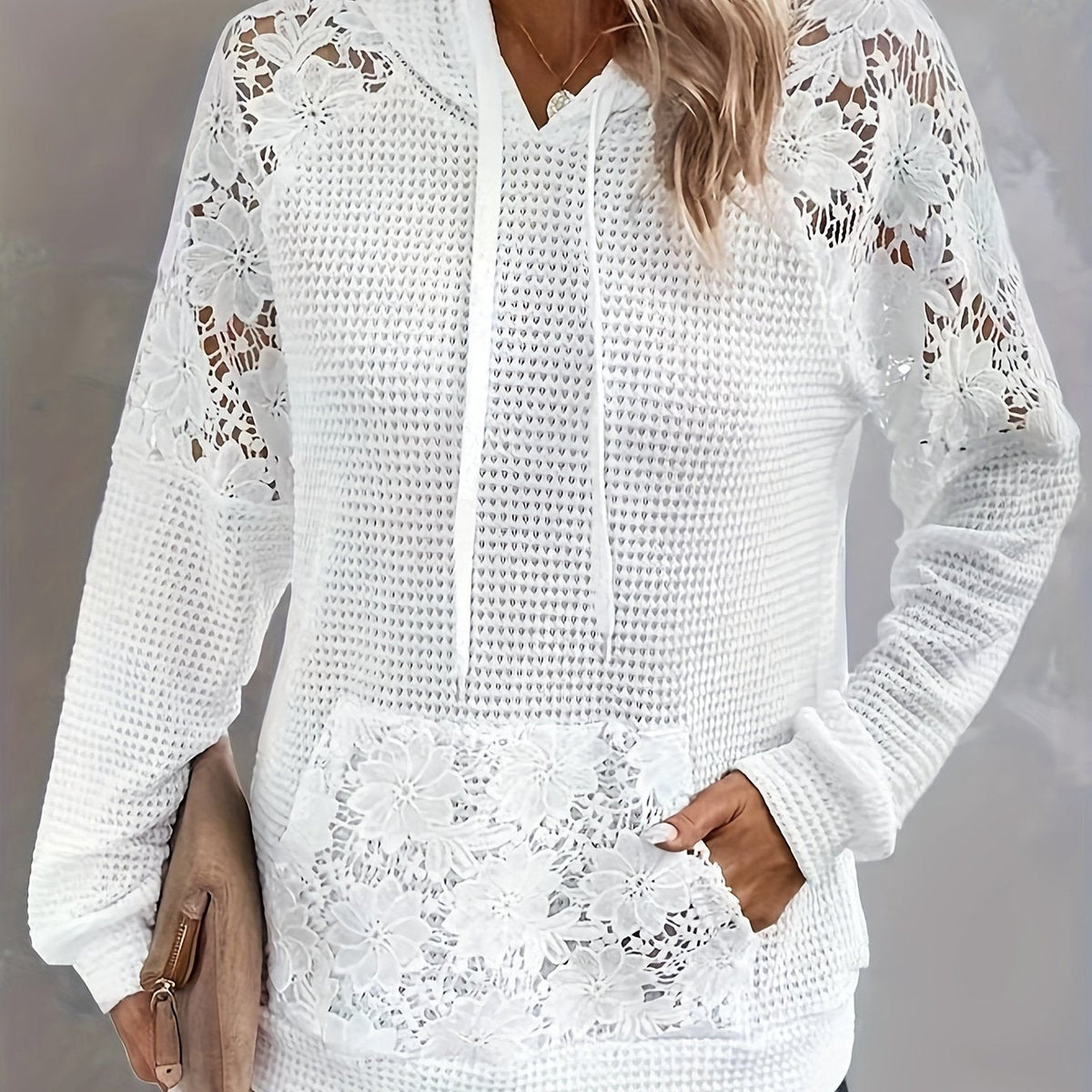 Elysia - Damska bluza z kapturem z koronkowymi wstawkami