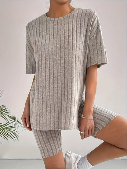 Isolde - Komfortowy Damski Komplet z Prążkowanej Dzianiny - T-shirt i Spodenki