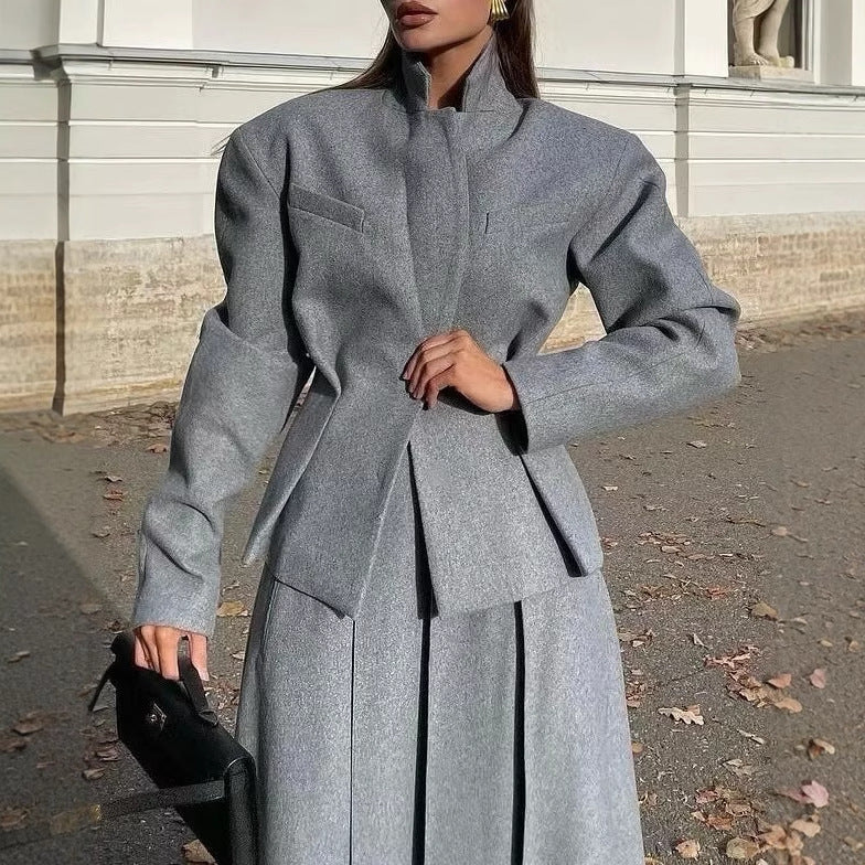Marina - Modny, elegancki zestaw damski z plisowaną spódnicą i marynarką