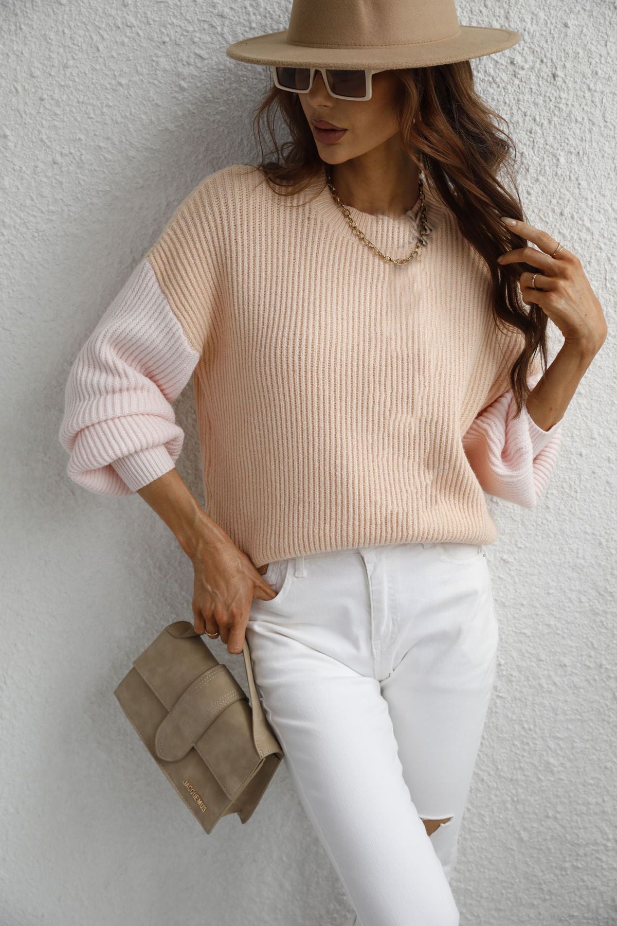 Shawna – Elegancki, modny sweter damski z okrągłym dekoltem i kontrastowymi rękawami
