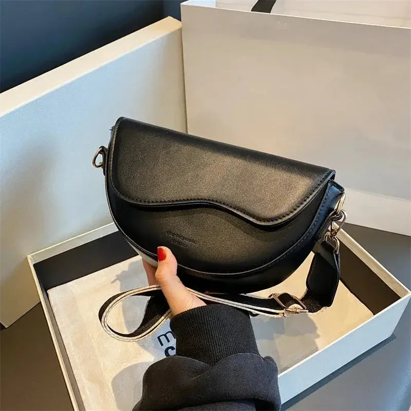 Ellie - Mała torba crossbody z szerokim paskiem